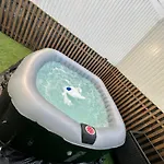 Appartement Duplex Com Jacuzzi Em Olival Basto Lissabon