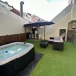 Duplex Com Jacuzzi Em Olival Basto *