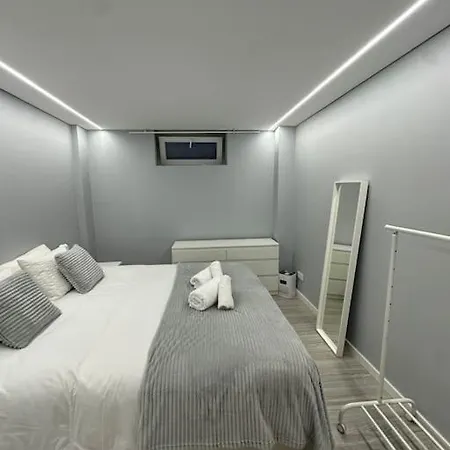 아파트 Duplex Com Jacuzzi Em Olival Basto 리스본