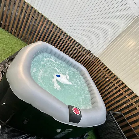 아파트 Duplex Com Jacuzzi Em Olival Basto 리스본