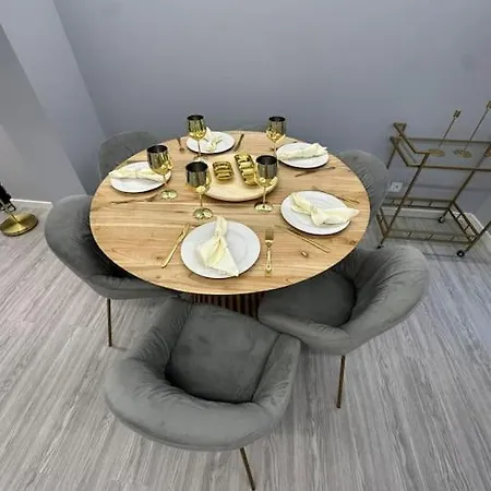 Duplex Com Jacuzzi Em Olival Basto Лиссабон