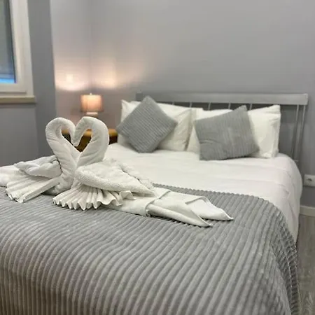 Апартаменты Duplex Com Jacuzzi Em Olival Basto Лиссабон