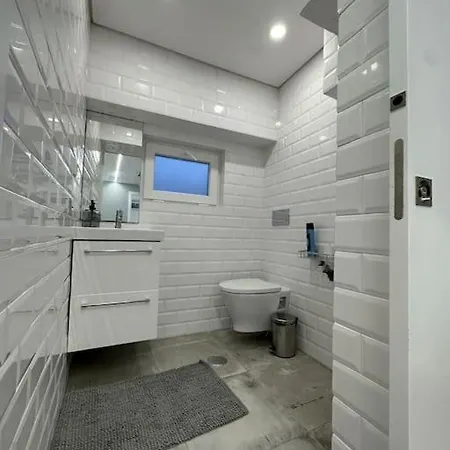 Duplex Com Jacuzzi Em Olival Basto Лиссабон