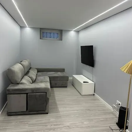 Apartamento Duplex Com Jacuzzi Em Olival Basto *
