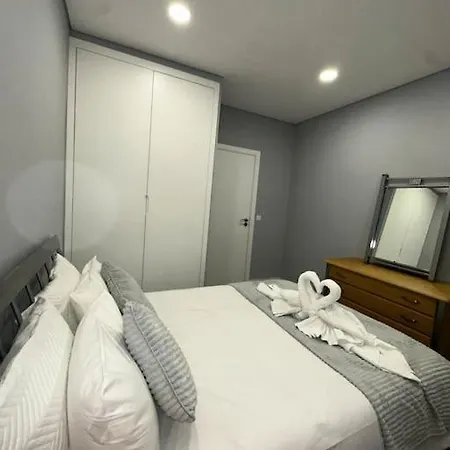 Duplex Com Jacuzzi Em Olival Basto Apartmán