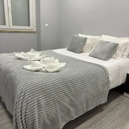 Apartamento Duplex Com Jacuzzi Em Olival Basto *